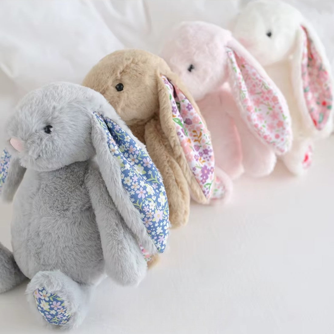 Hase Kuscheltier mit Liberty-Muster Die Kuschelecke