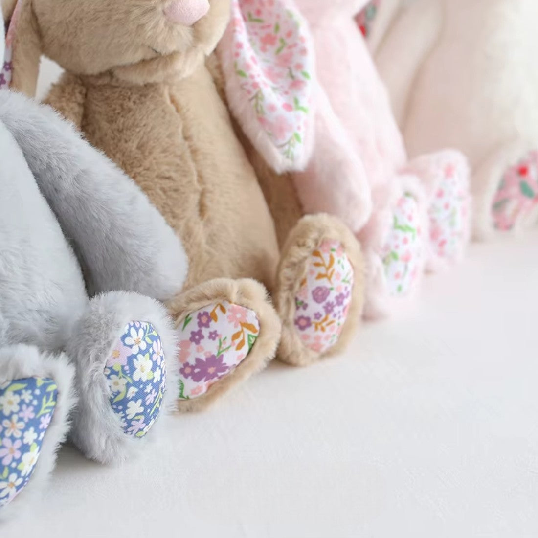 Hase Kuscheltier mit Liberty-Muster Die Kuschelecke