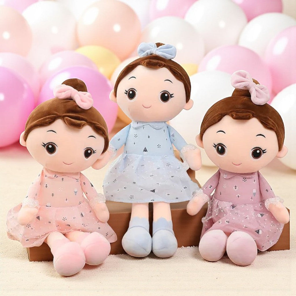 Mädchen Puppe Kuscheltier im Kleid weich Die Kuschelecke