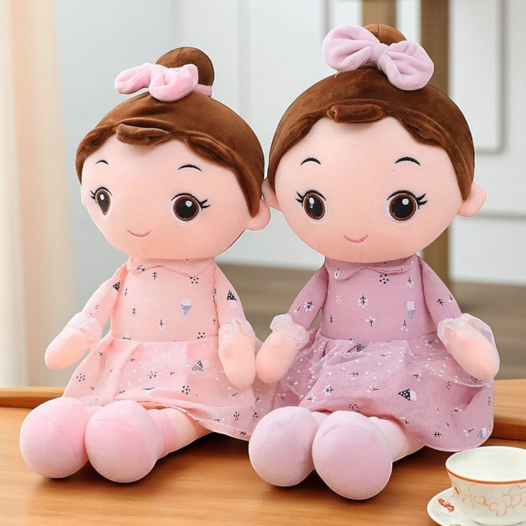 Mädchen Puppe Kuscheltier im Kleid weich Die Kuschelecke