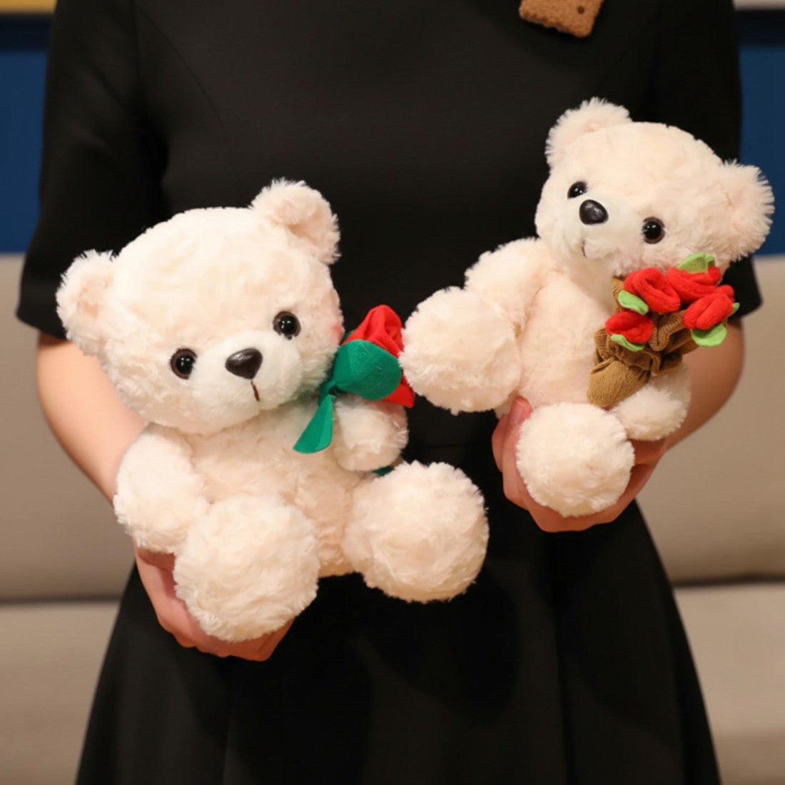 Romantischer Bär Kuscheltier mit roter Rose Die Kuschelecke
